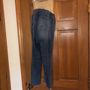 Distressed Maternity Jegging